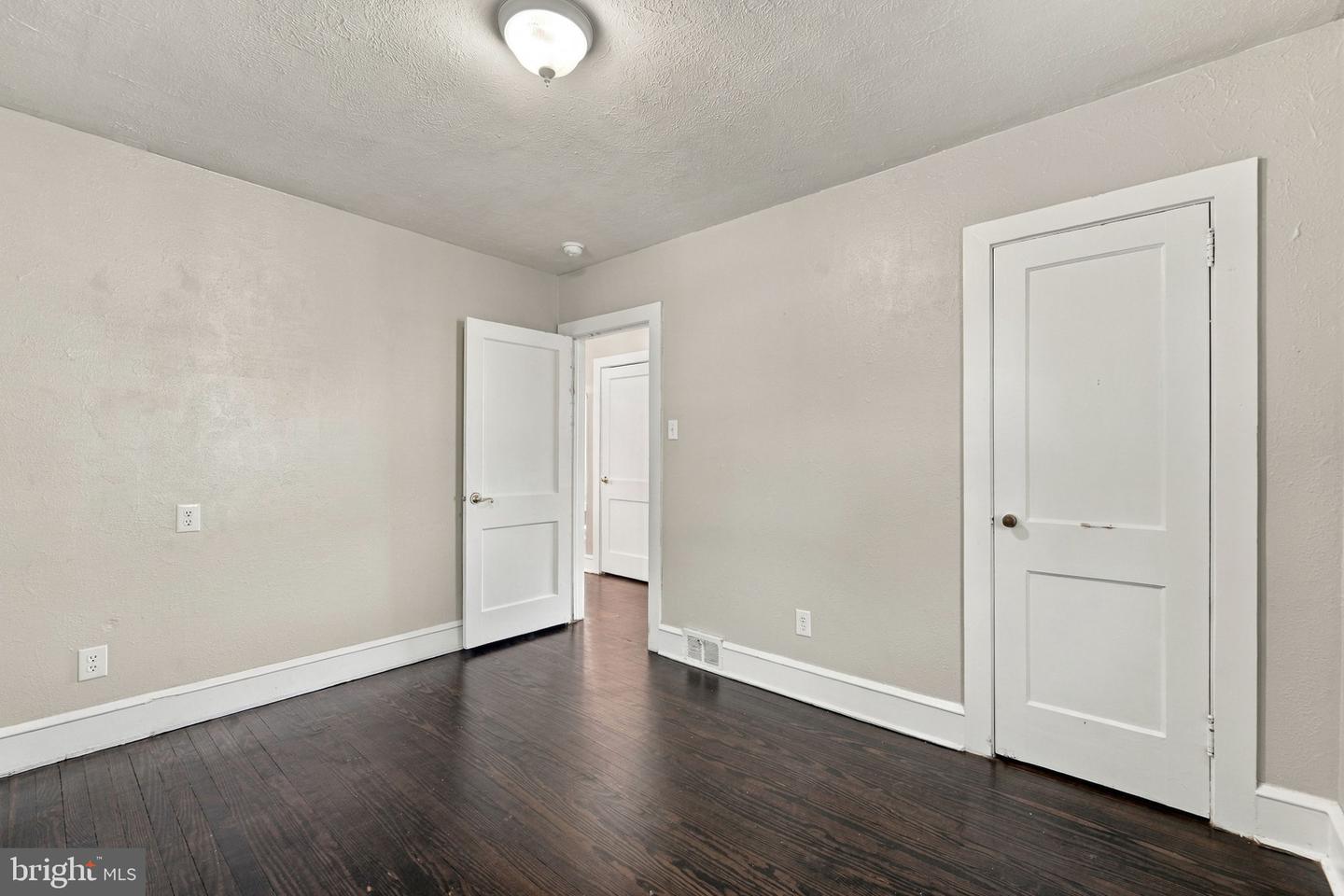 741 S East Ave Property Photo 10