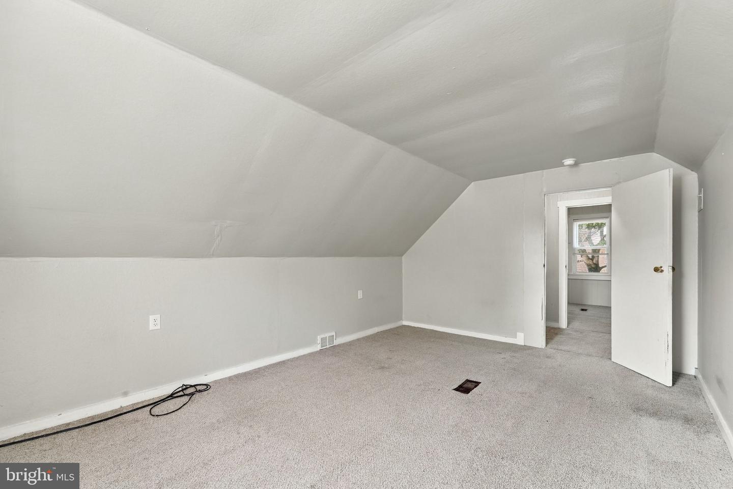 741 S East Ave Property Photo 23