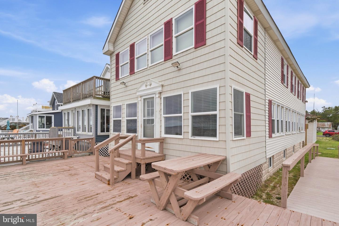 176 New Jersey Ave Property Photo 1