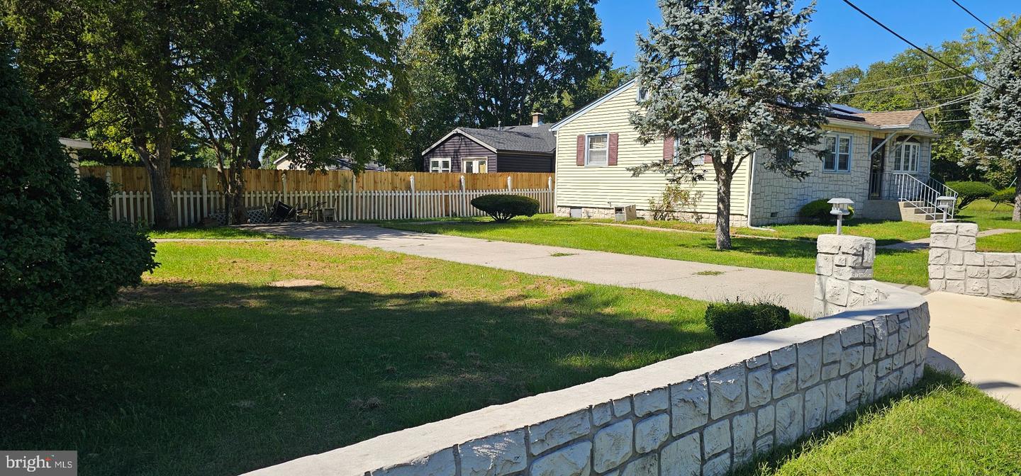 900 E Commerce St Property Photo 7