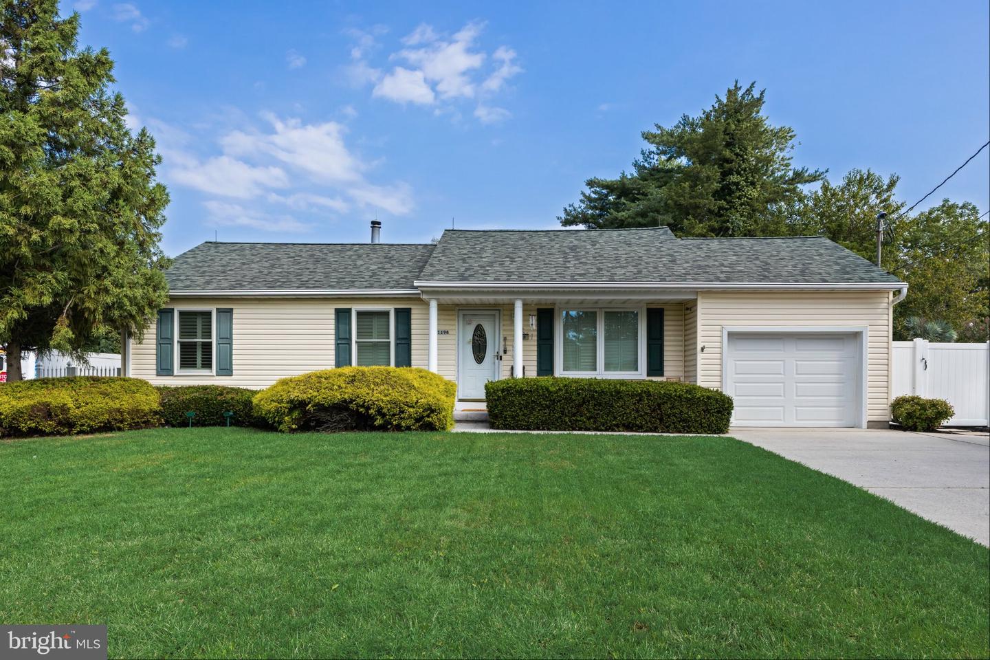 1196 Francine Property Photo 5