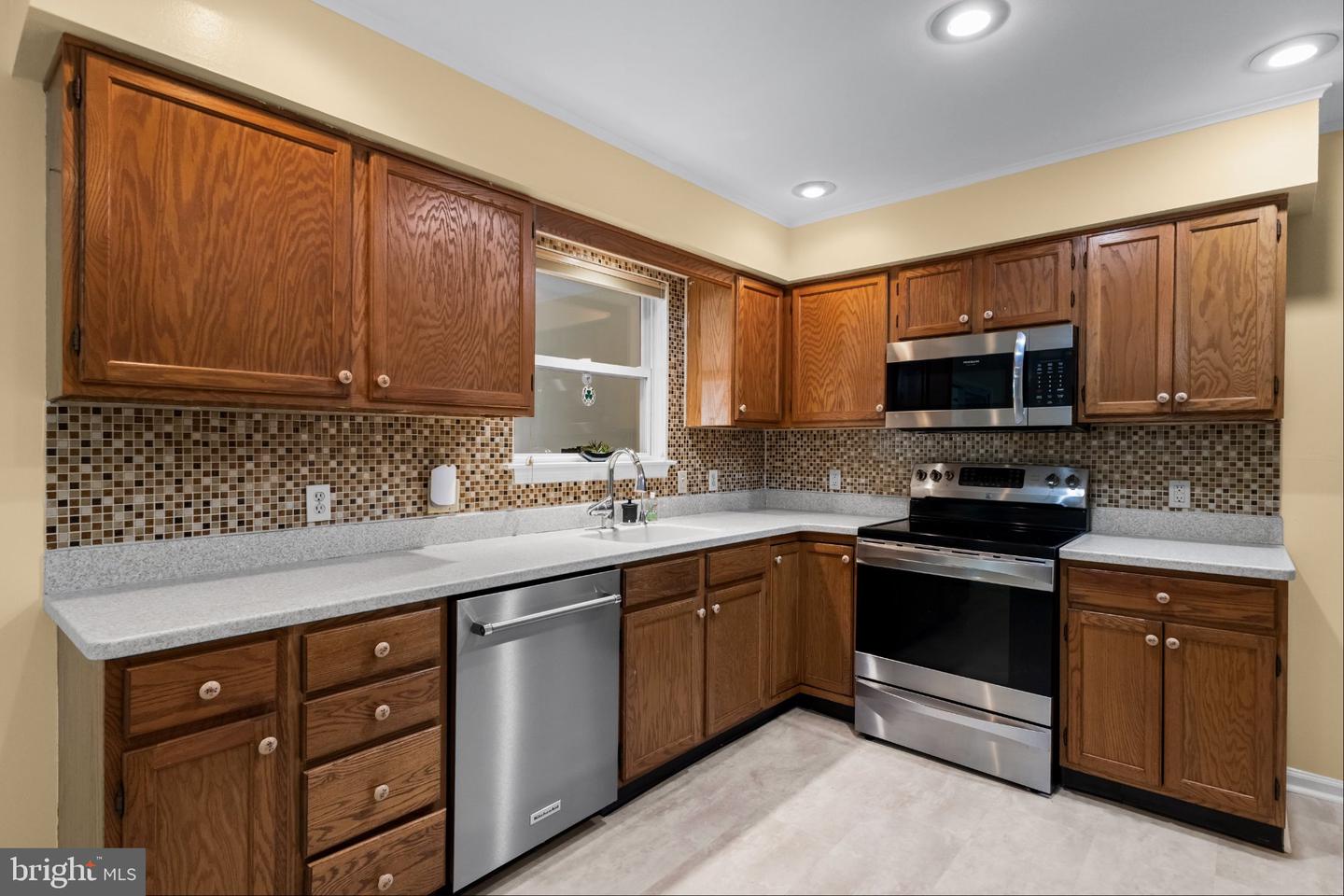 1196 Francine Property Photo 12