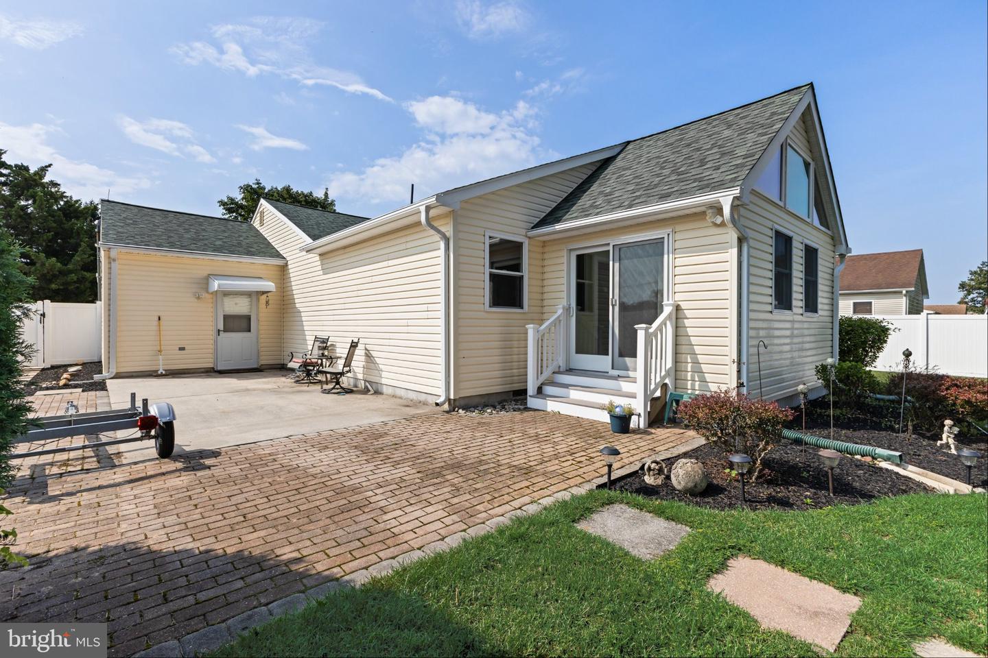 1196 Francine Property Photo 39
