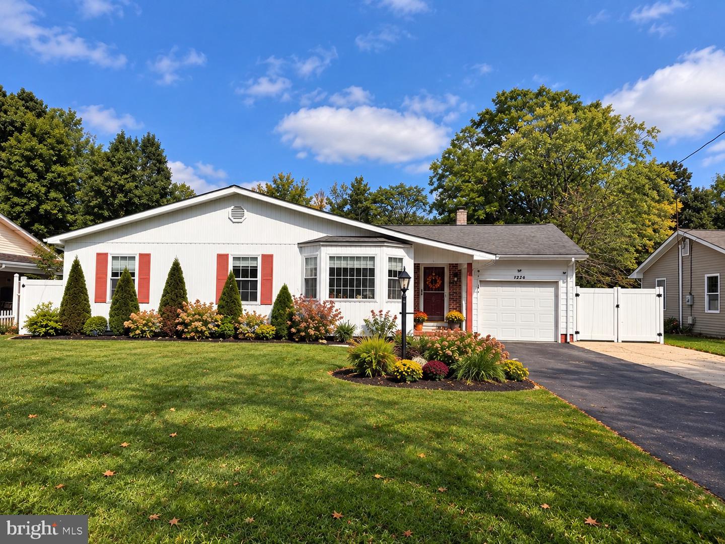 1236 Magnolia Rd Property Photo 1