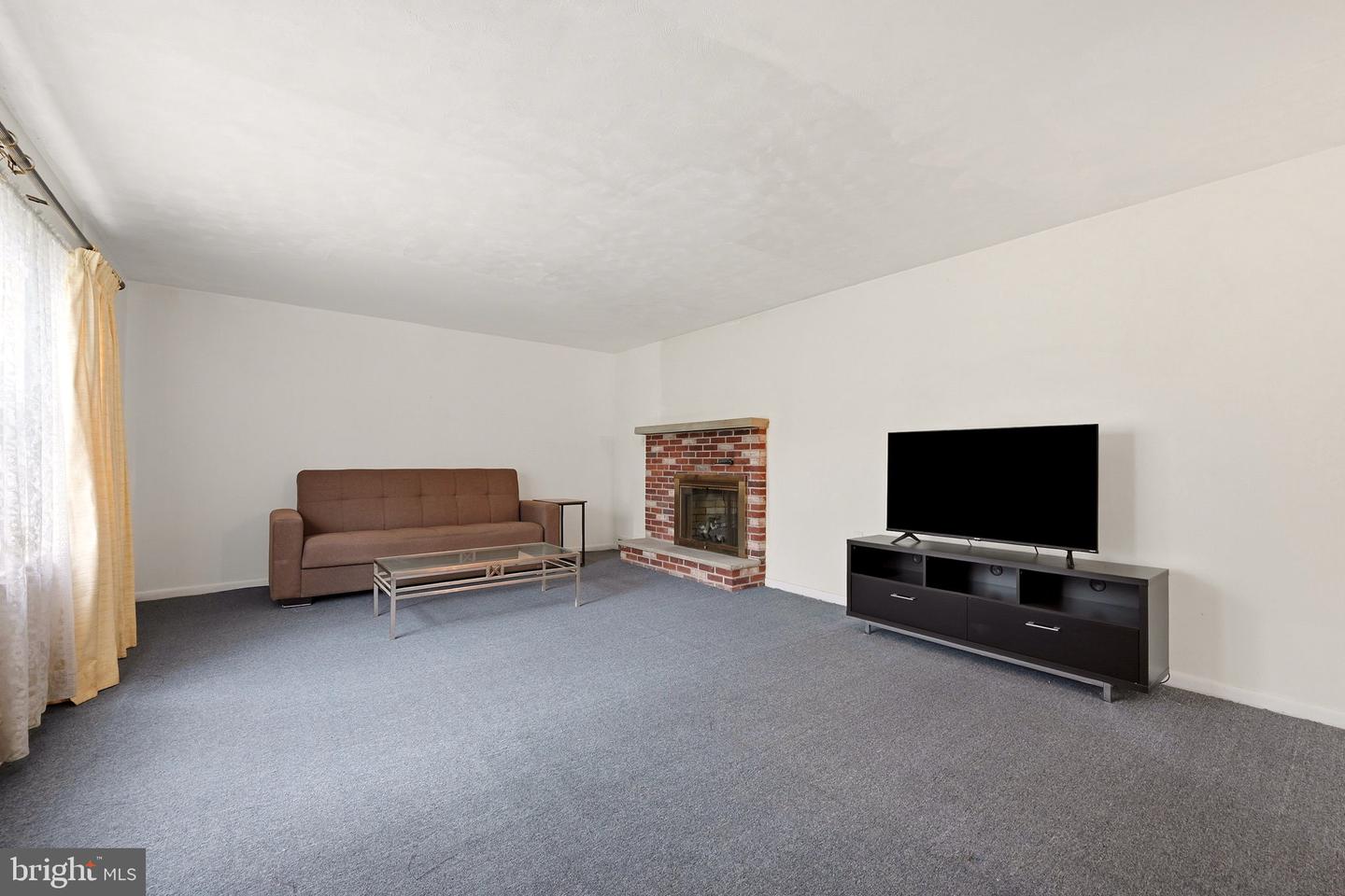 81 N Sharp St Property Photo 6
