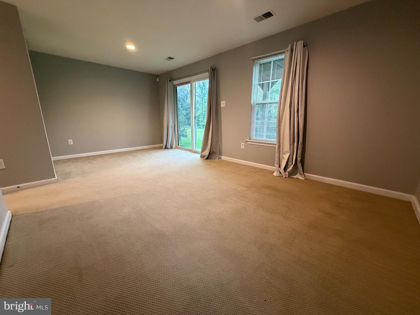 2102 E Oak Rd #n6 Property Photo 3