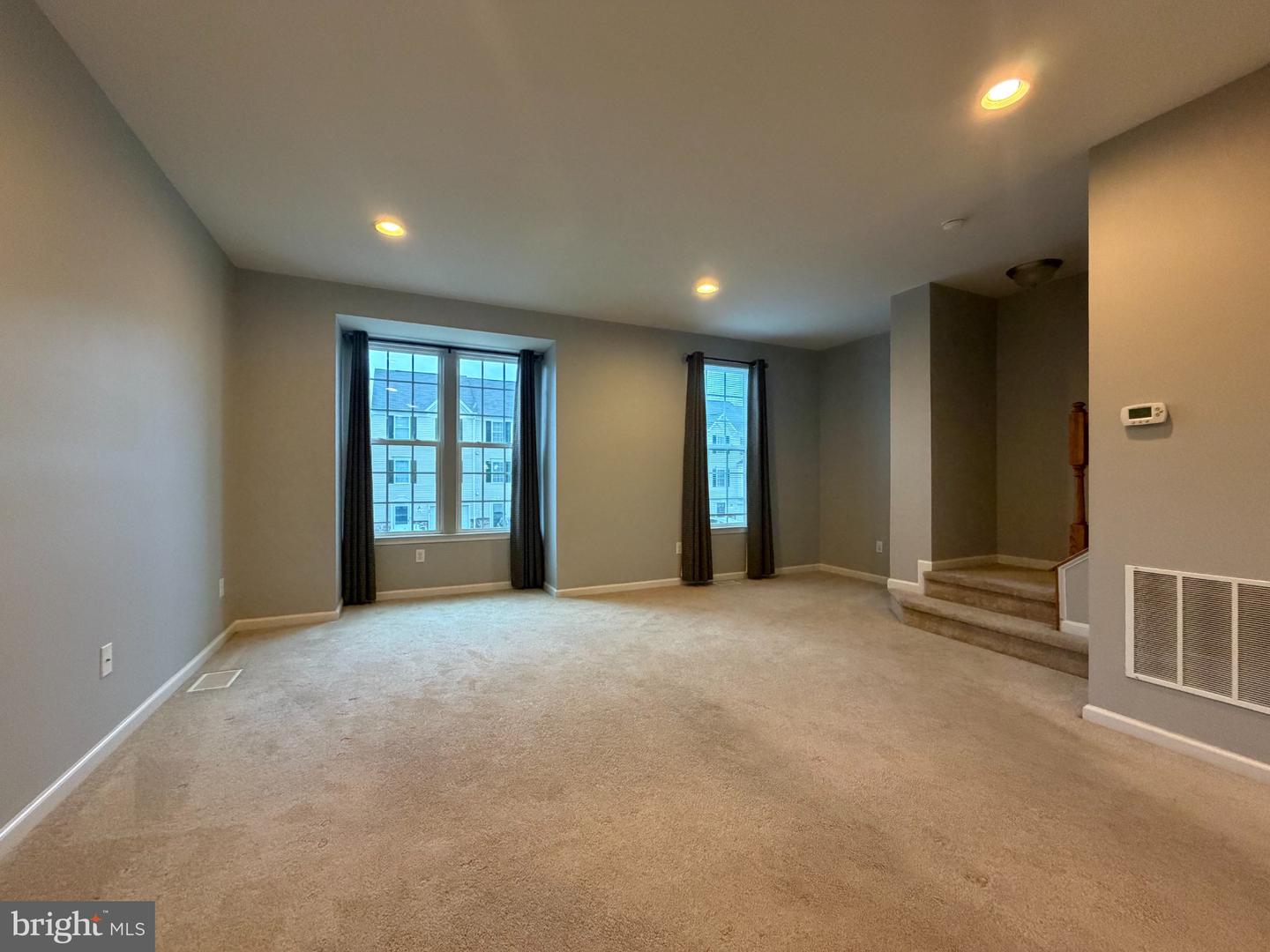 2102 E Oak Rd #n6 Property Photo 6
