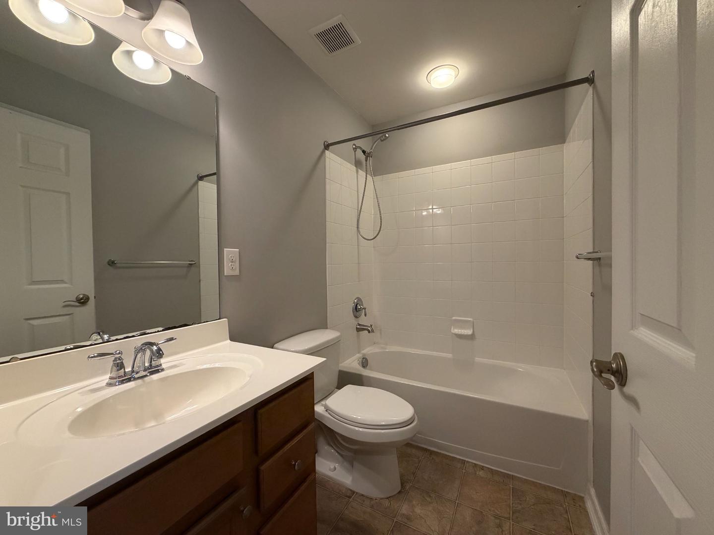 2102 E Oak Rd #n6 Property Photo 18