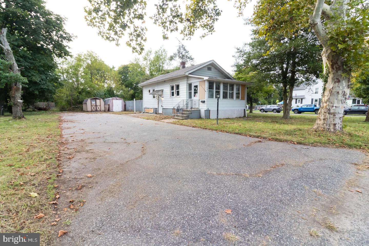 542 Broadlawn Ter Property Photo 4