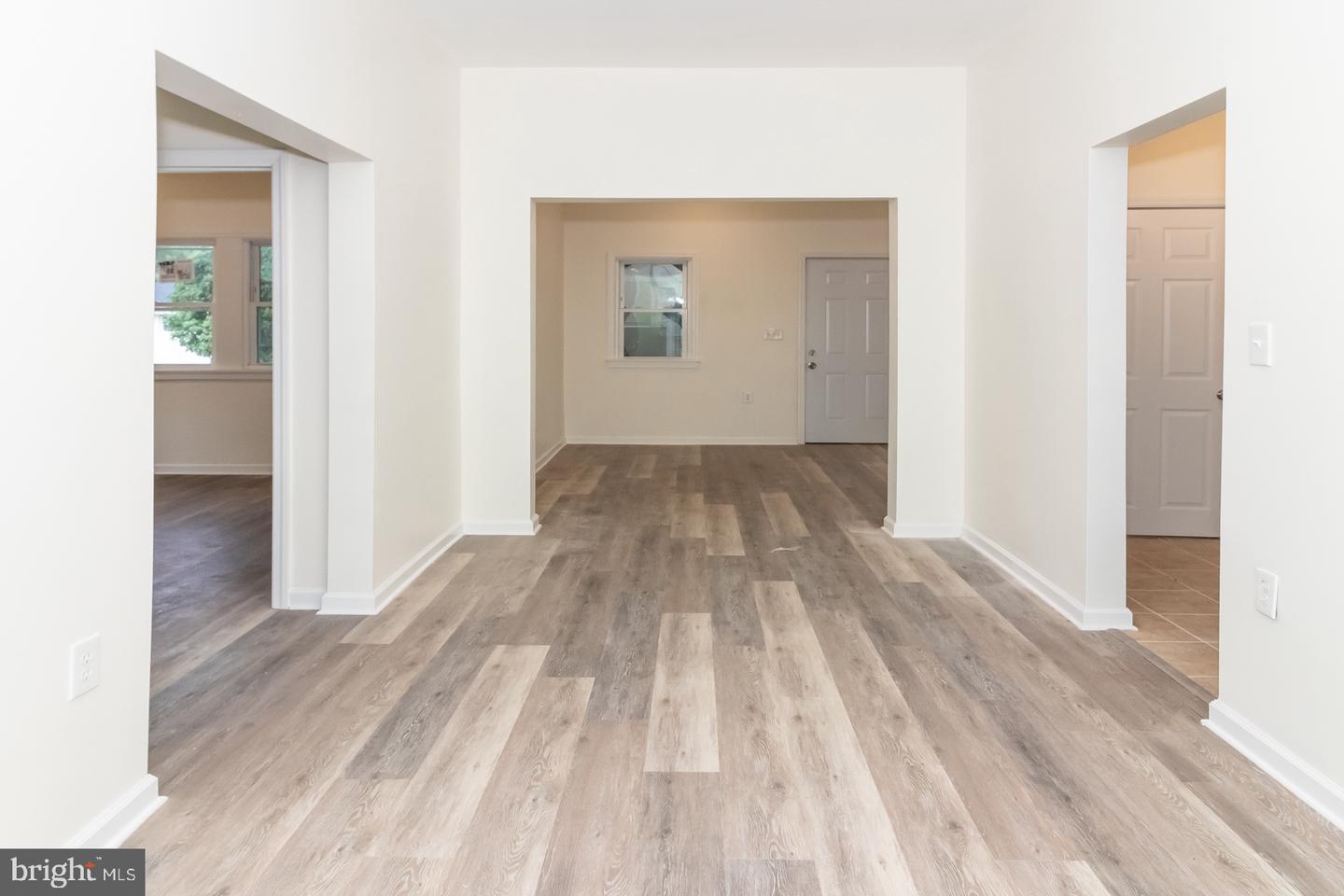 542 Broadlawn Ter Property Photo 6