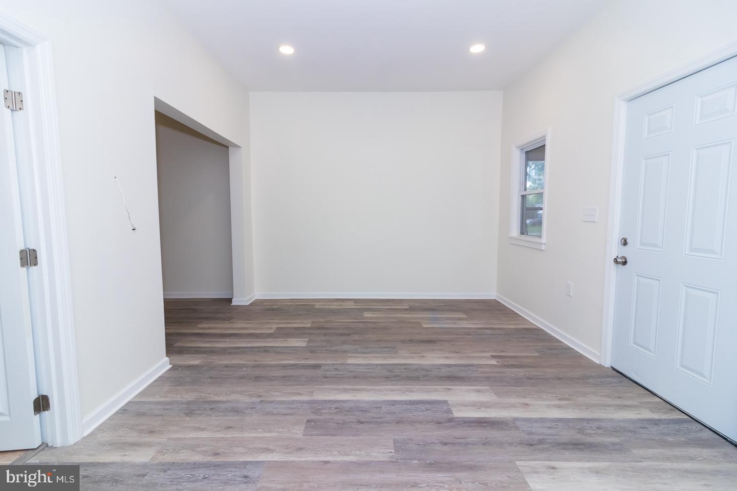 542 Broadlawn Ter Property Photo 7