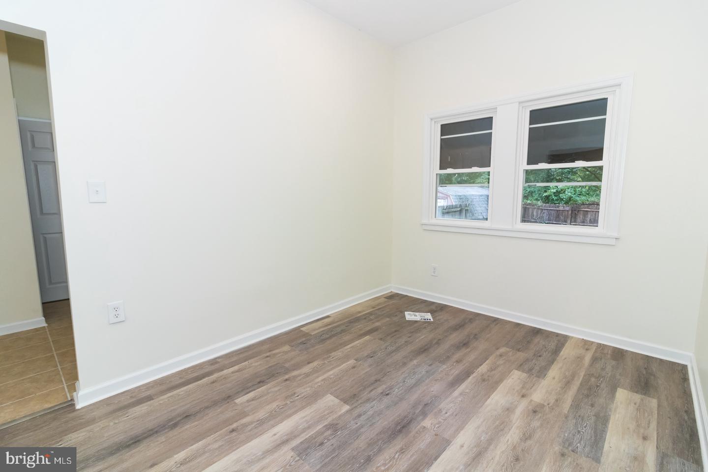 542 Broadlawn Ter Property Photo 8