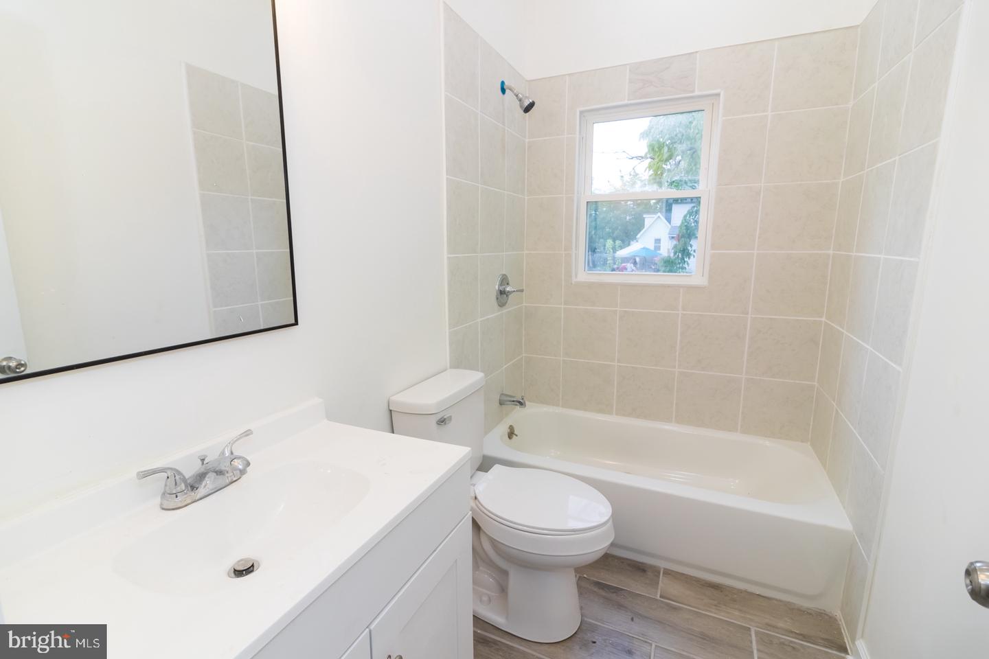 542 Broadlawn Ter Property Photo 10