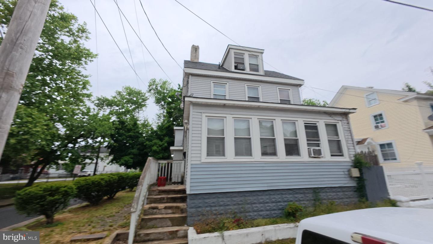 56 Walnut St Property Photo 2