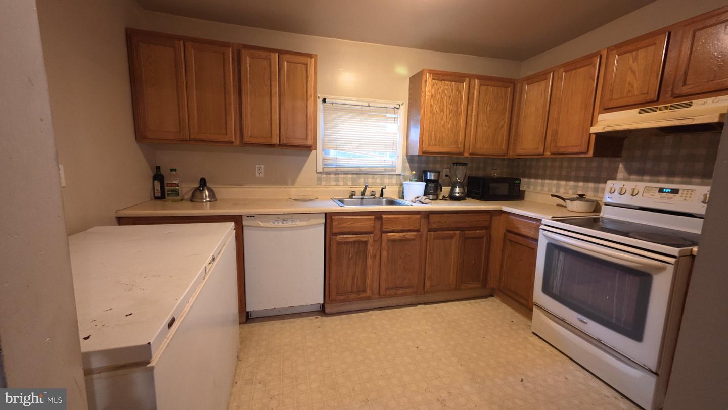 56 Walnut St Property Photo 3