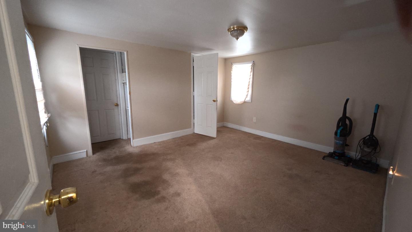 56 Walnut St Property Photo 12