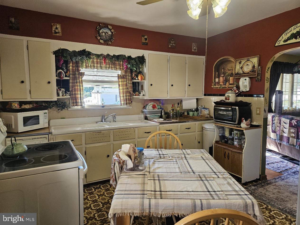 1128 W Park Ave Property Photo 7
