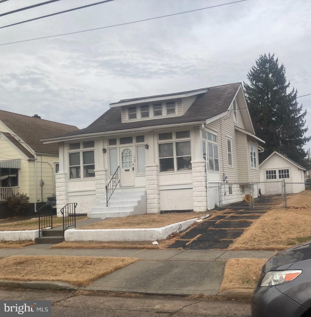 1722 44th St Property Photo 2
