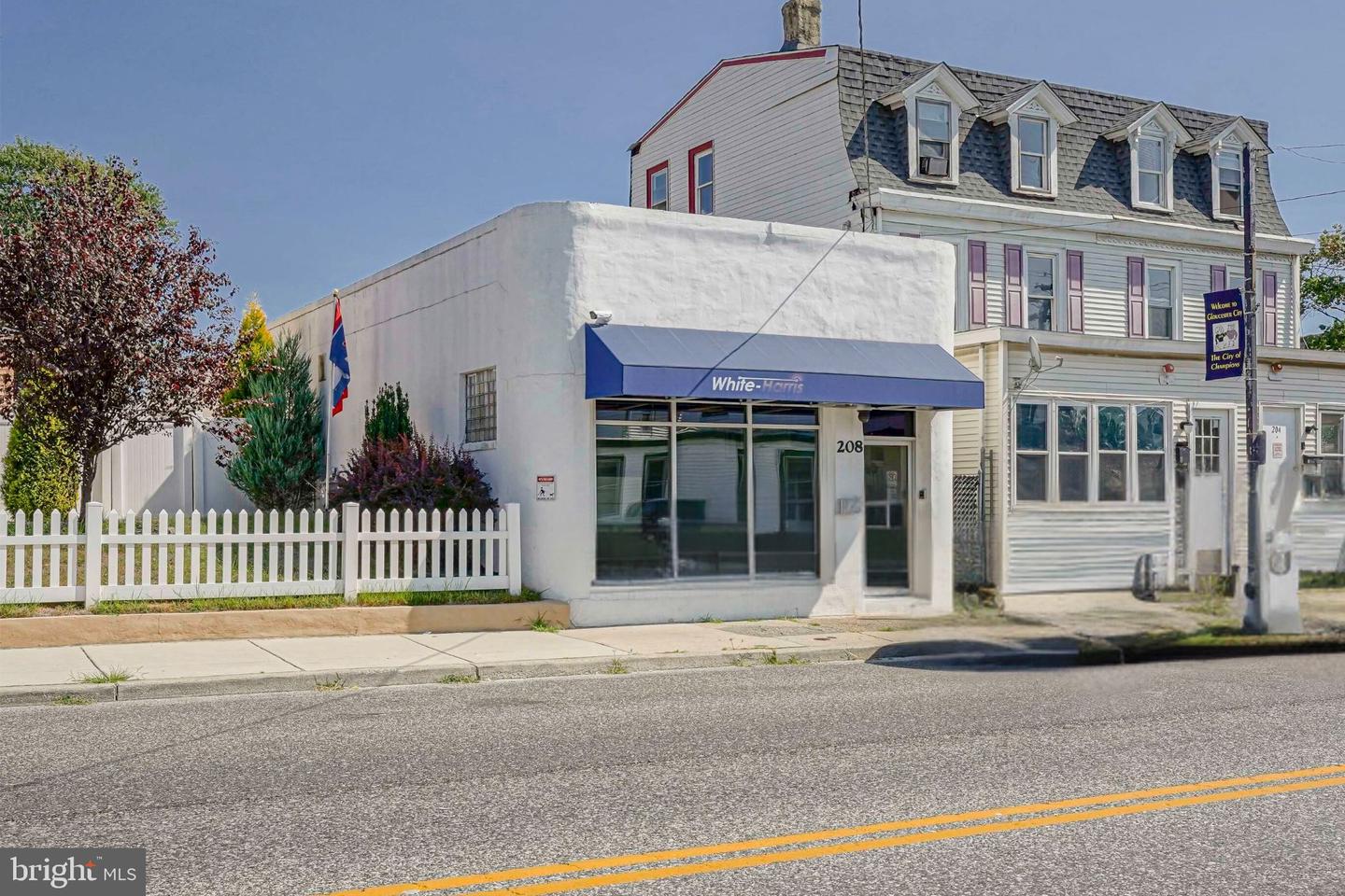 208 N BROADWAY