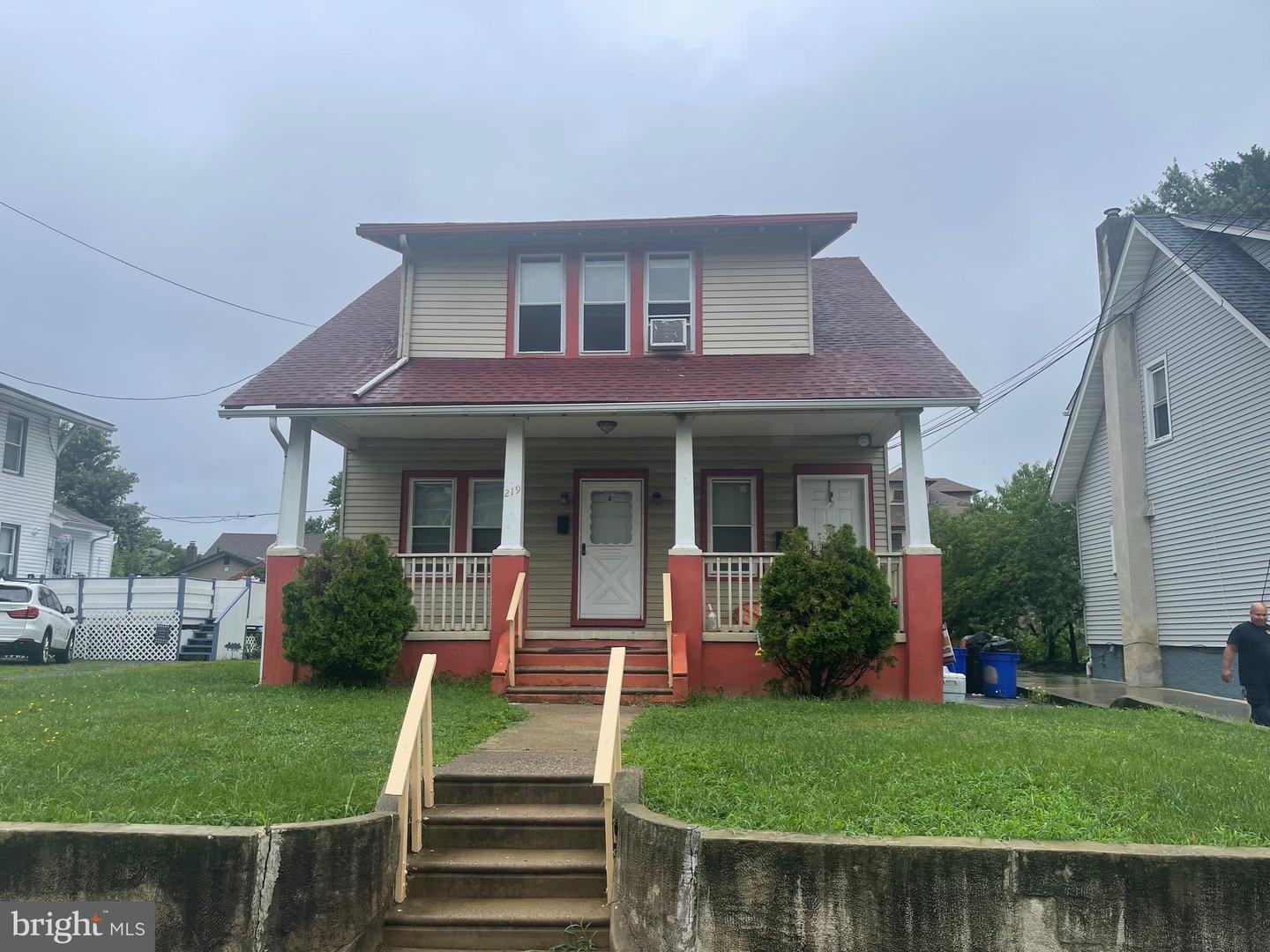 219 Evergreen Ave Property Photo 1