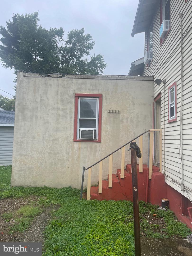 219 Evergreen Ave Property Photo 4