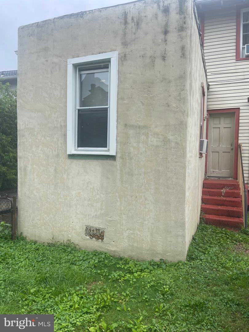 219 Evergreen Ave Property Photo 6