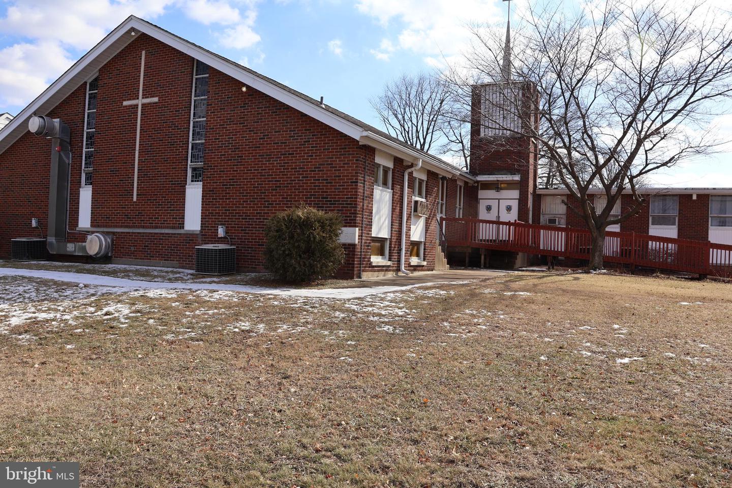 74 Kings Hwy E Property Photo 1