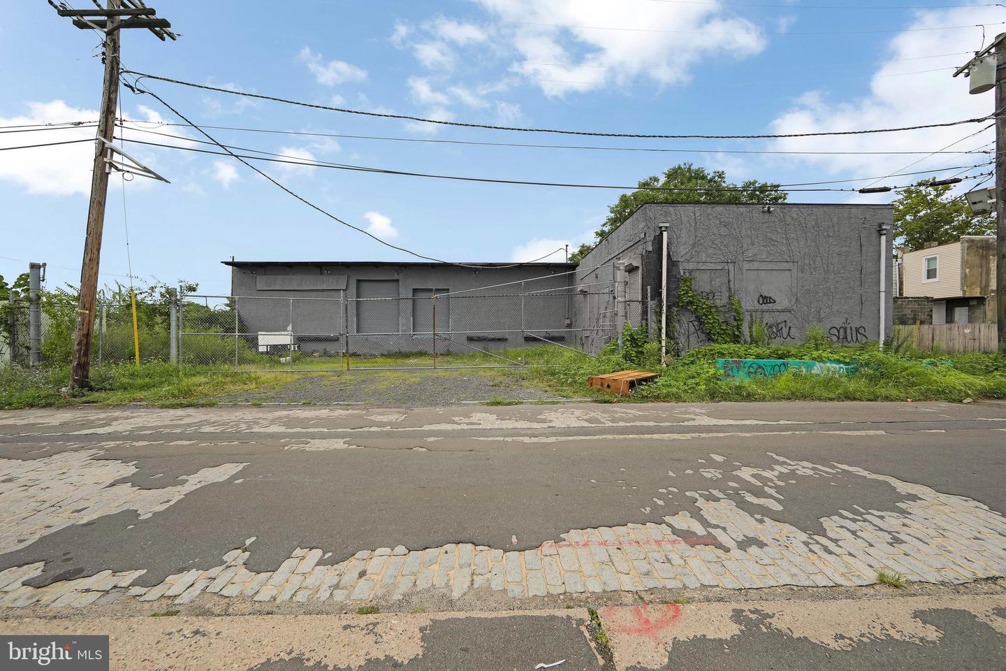 1057--1059 Empire Ave Property Photo 13
