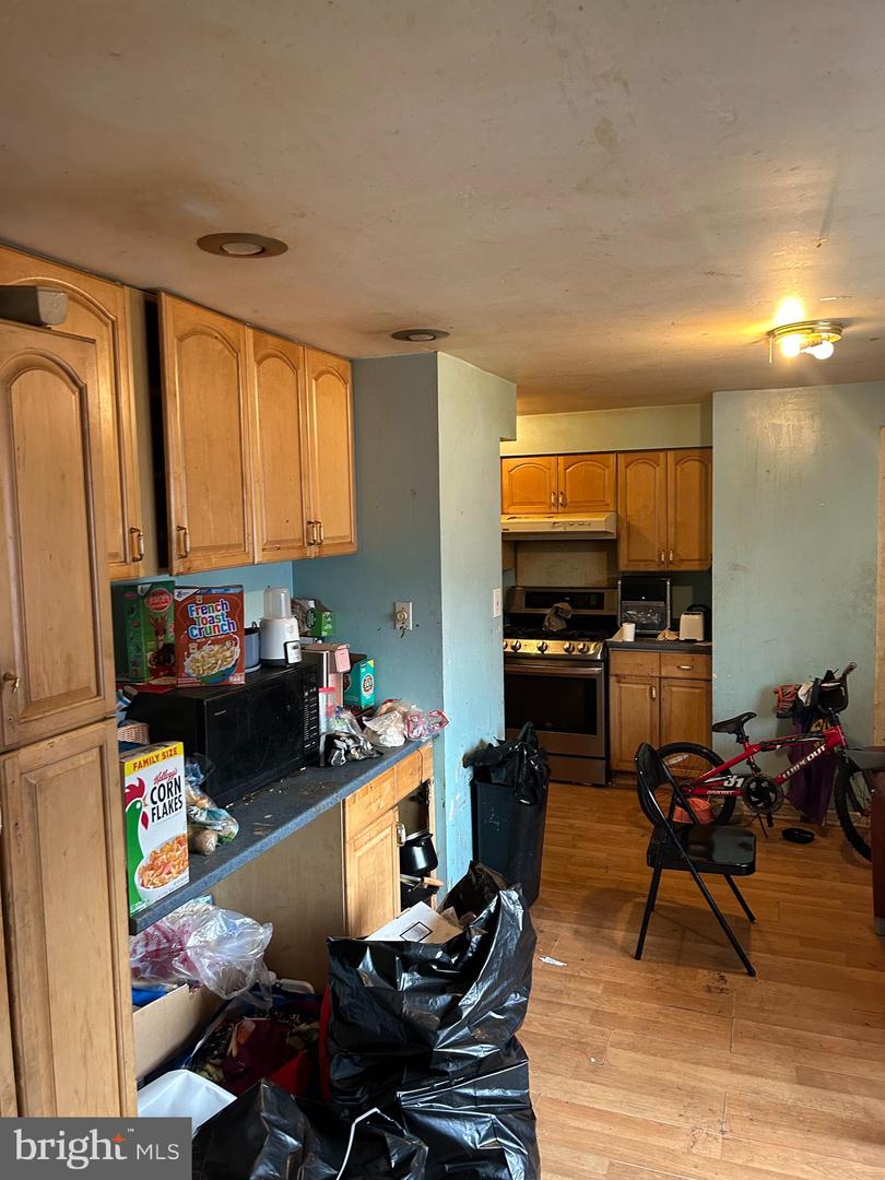450 Hawthorne St Property Photo 4
