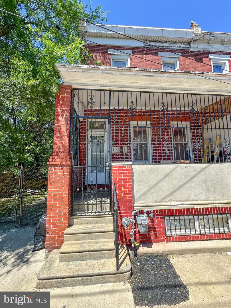1165 Lansdowne Ave Property Photo 1