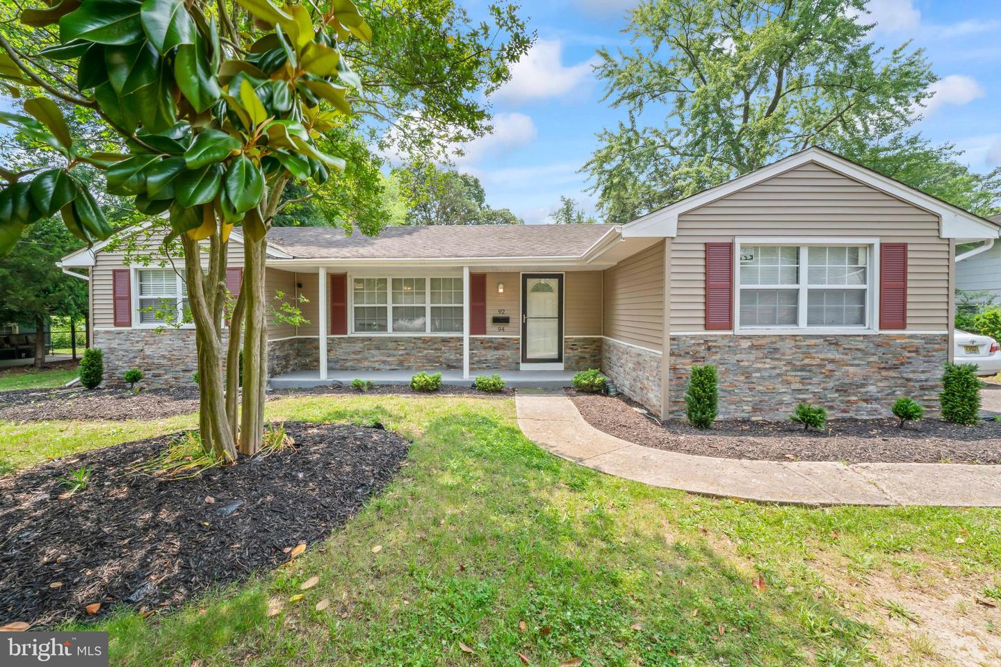 94 E OAK AVE
