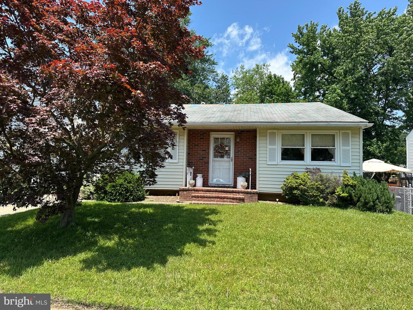 29 E Maple Ave Property Photo 1