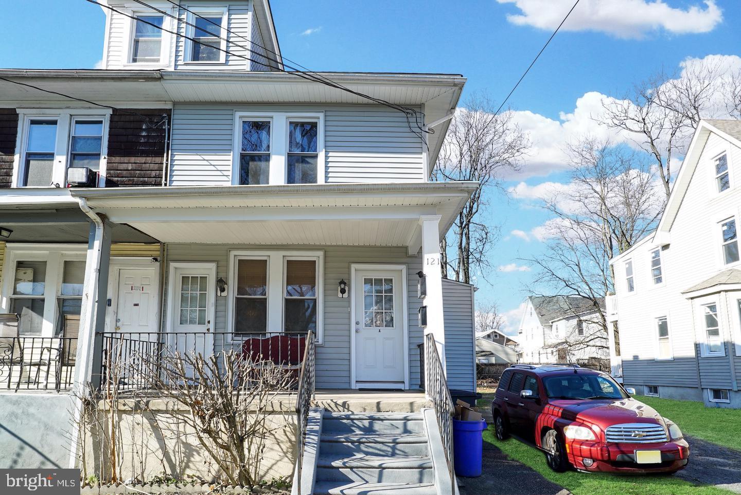 121 Chestnut Ave Property Photo 1