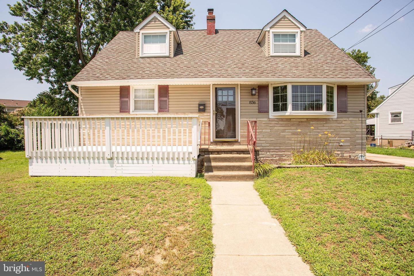 836 Devenney Dr Property Photo 1