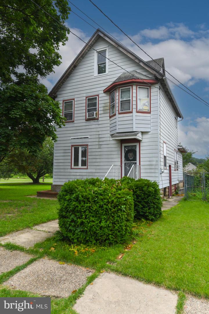 104 Lake Ave Property Photo 1