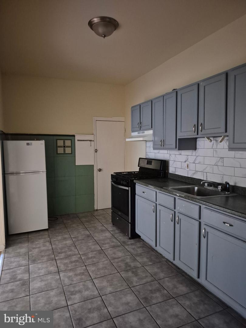 1245 EMPIRE AVE #1 Property Photo 1