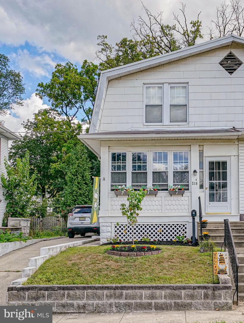 218 Walnut St Property Photo 1