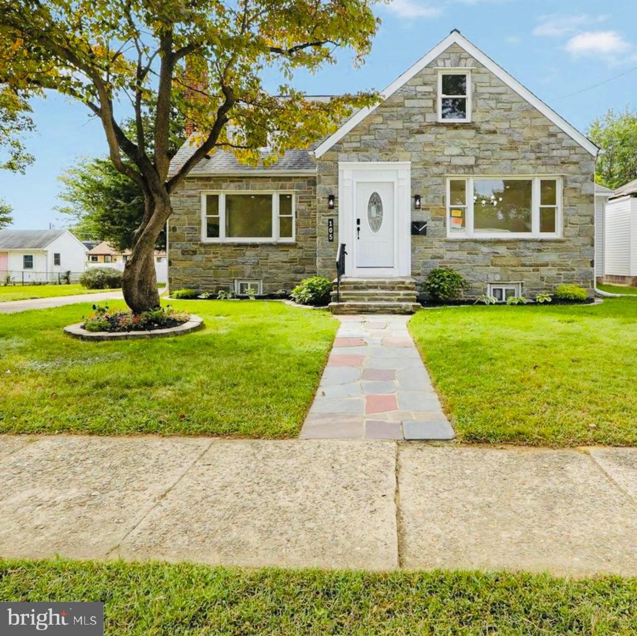 105 Lincoln Ave Property Photo 1