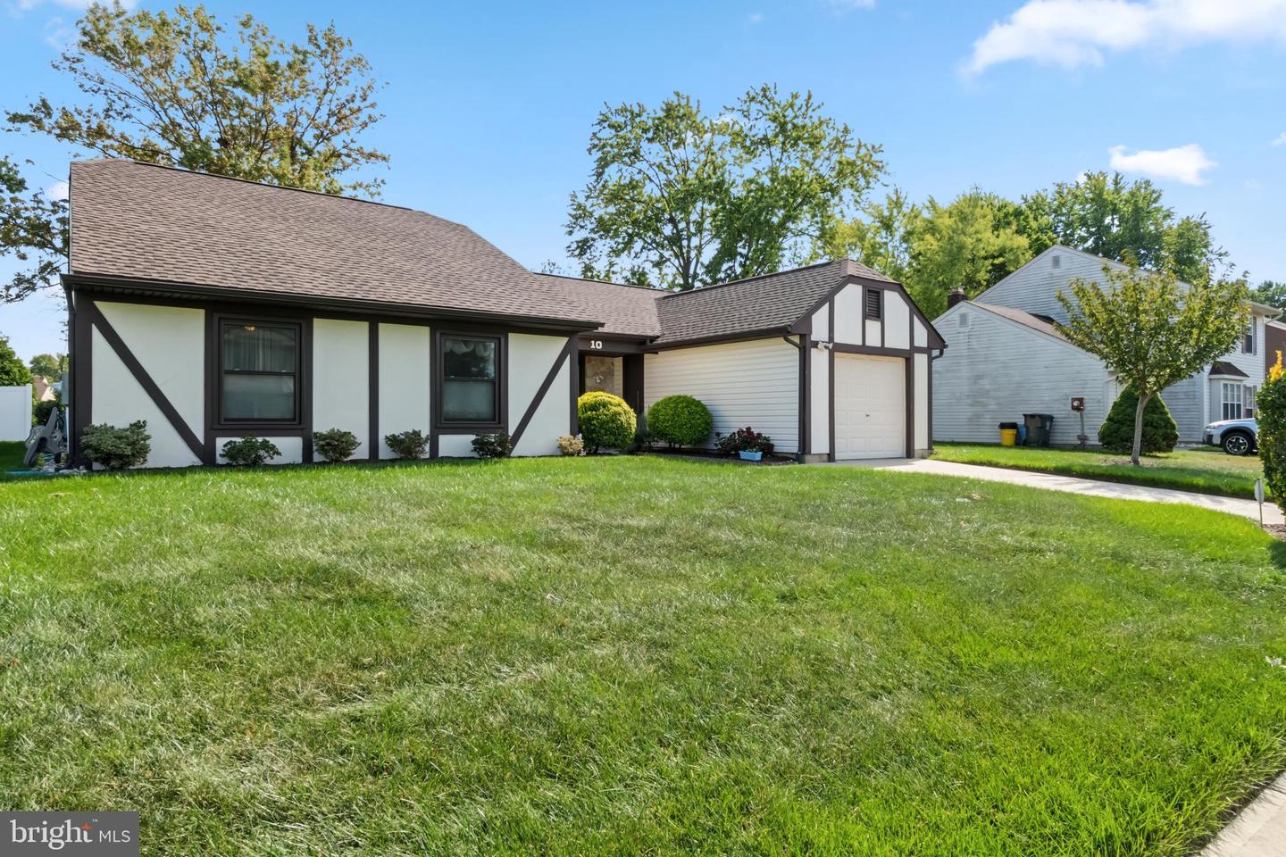 10 Chandler Ln Property Photo 1