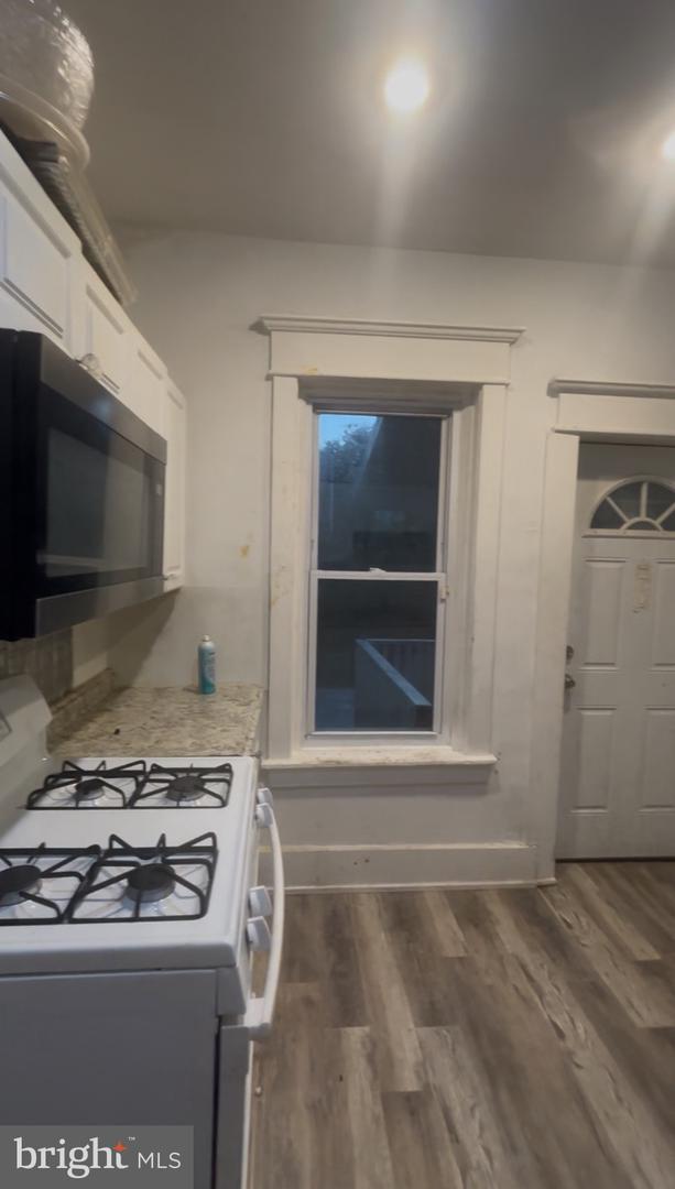 1261 Kenwood Ave Property Photo 5