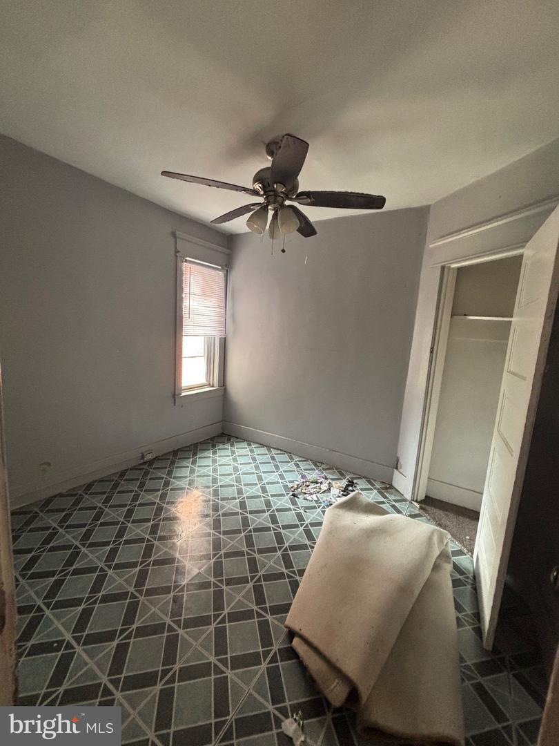 1261 Kenwood Ave Property Photo 6
