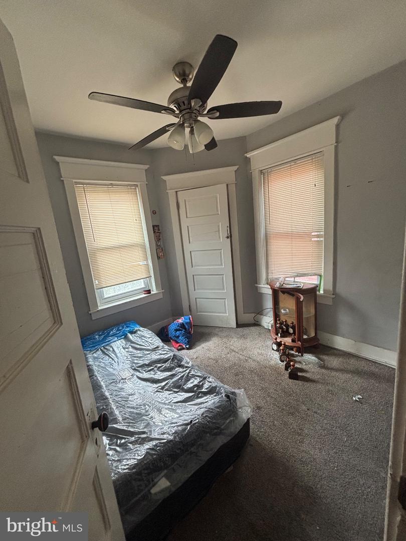 1261 Kenwood Ave Property Photo 8