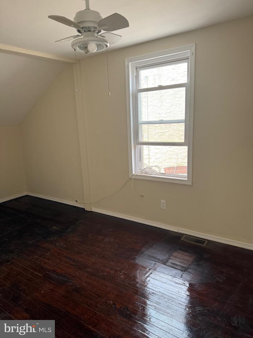 2404 42nd St Property Photo 15