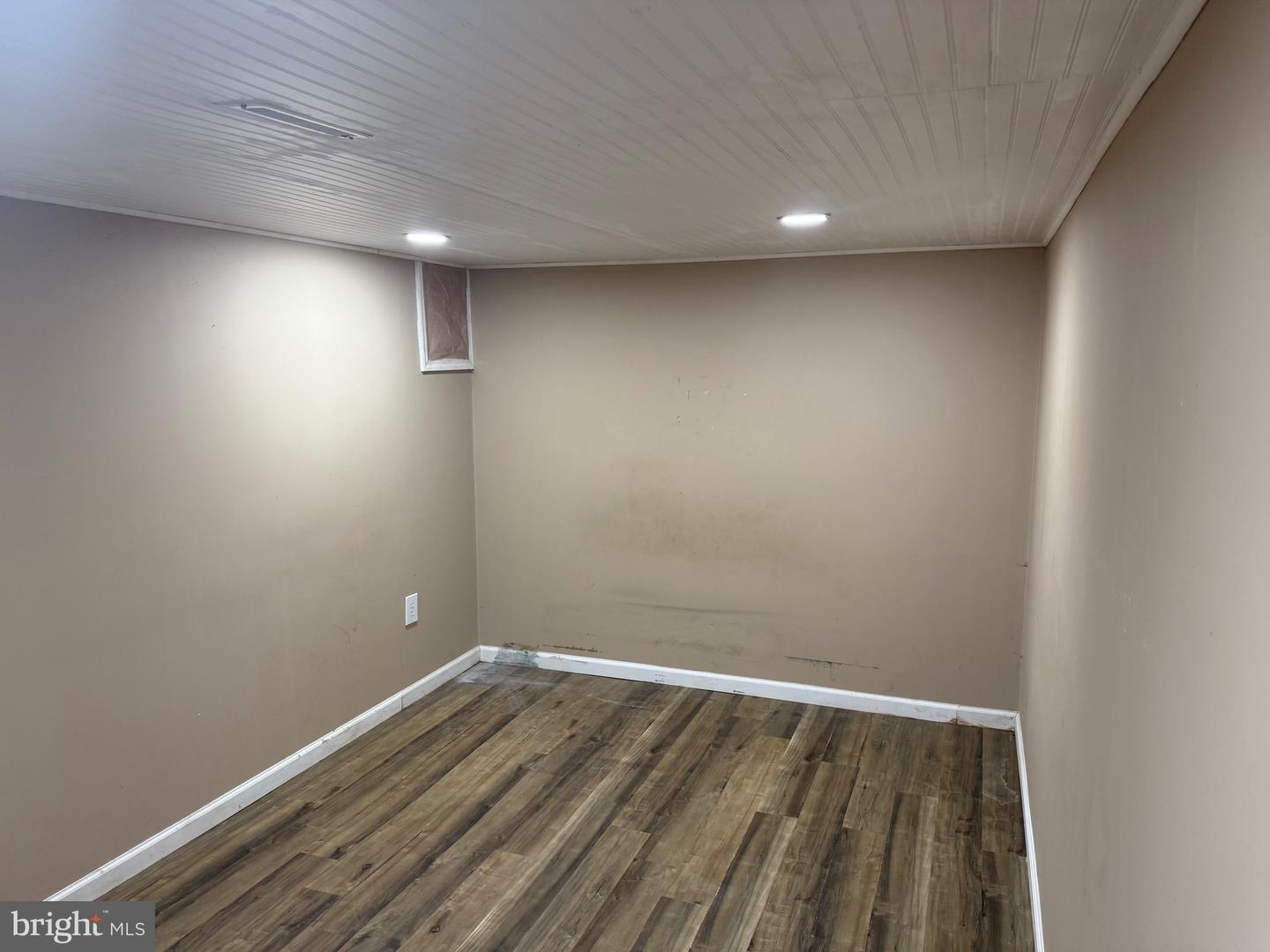 2404 42nd St Property Photo 19
