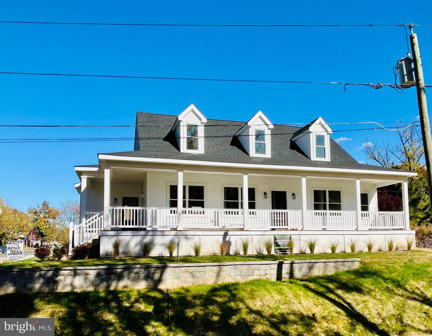 200 East Lake Drive Property Photo 1