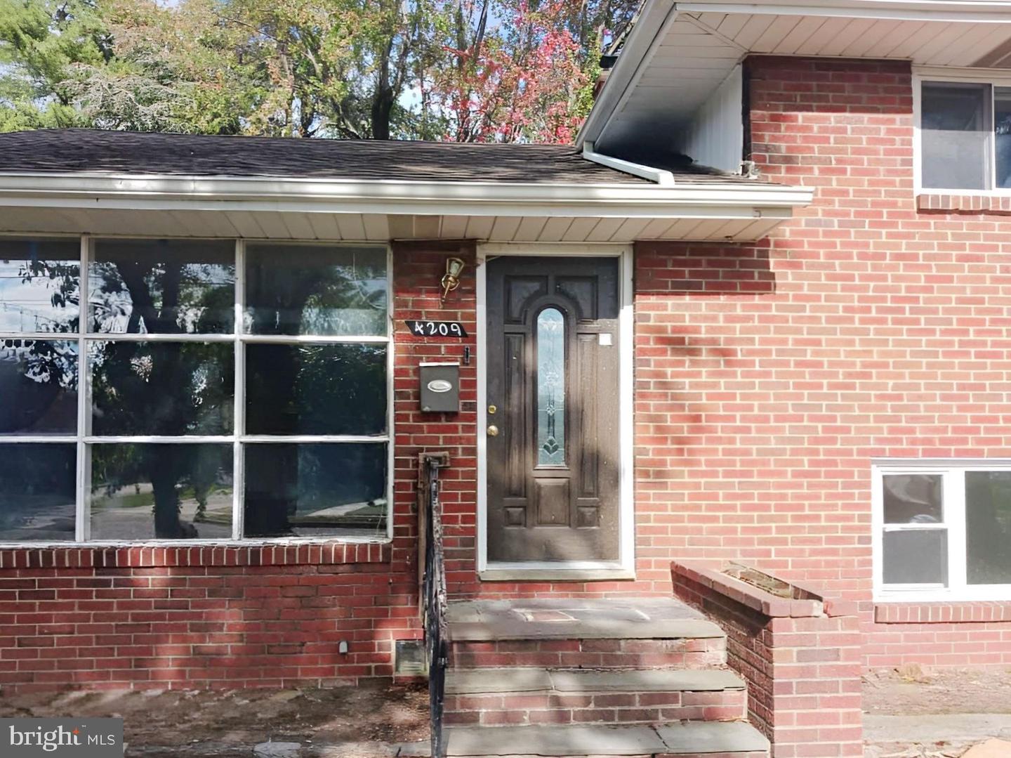 4209 Royal Ave Property Photo 6