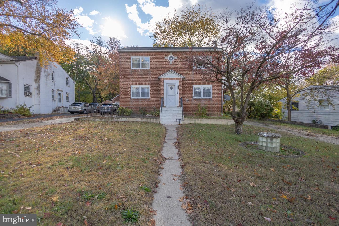 924 W Evesham Rd Property Photo 1