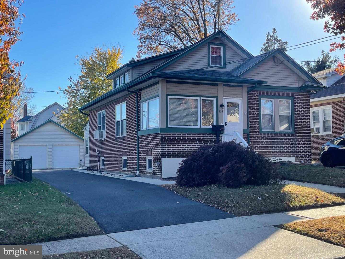 934 Mercer St Property Photo 1