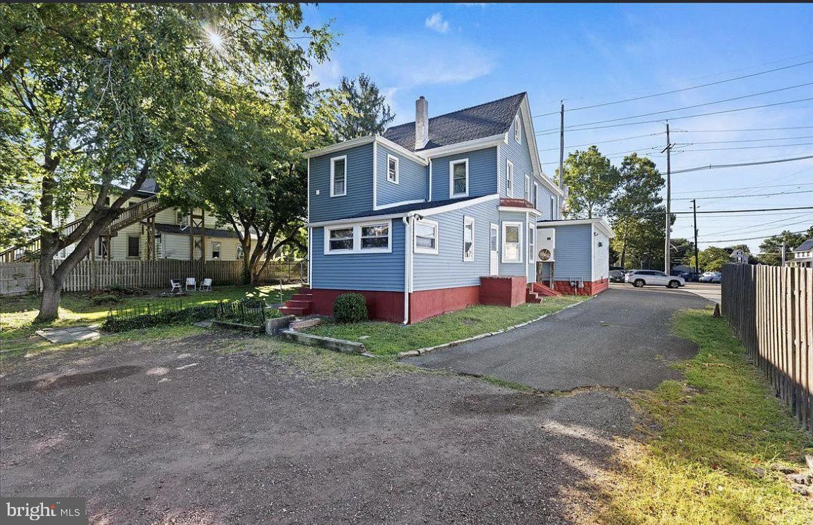 209 E Evesham Ave Property Photo 4