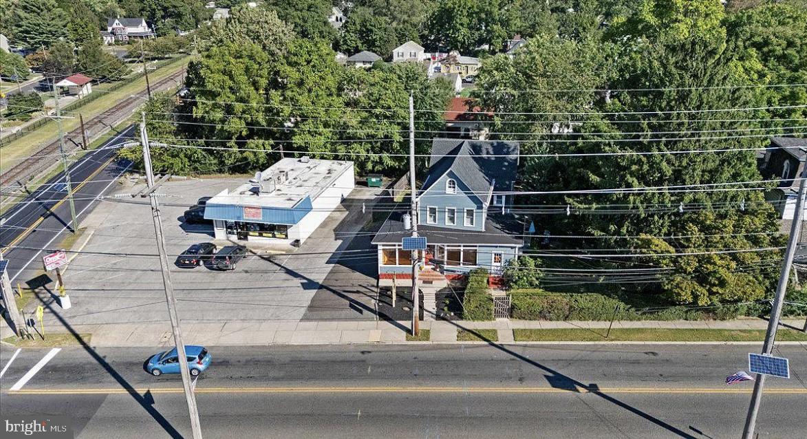 209 E Evesham Ave Property Photo 5